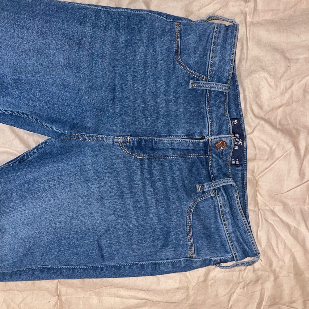 Hollister size 9s medium wash jeans